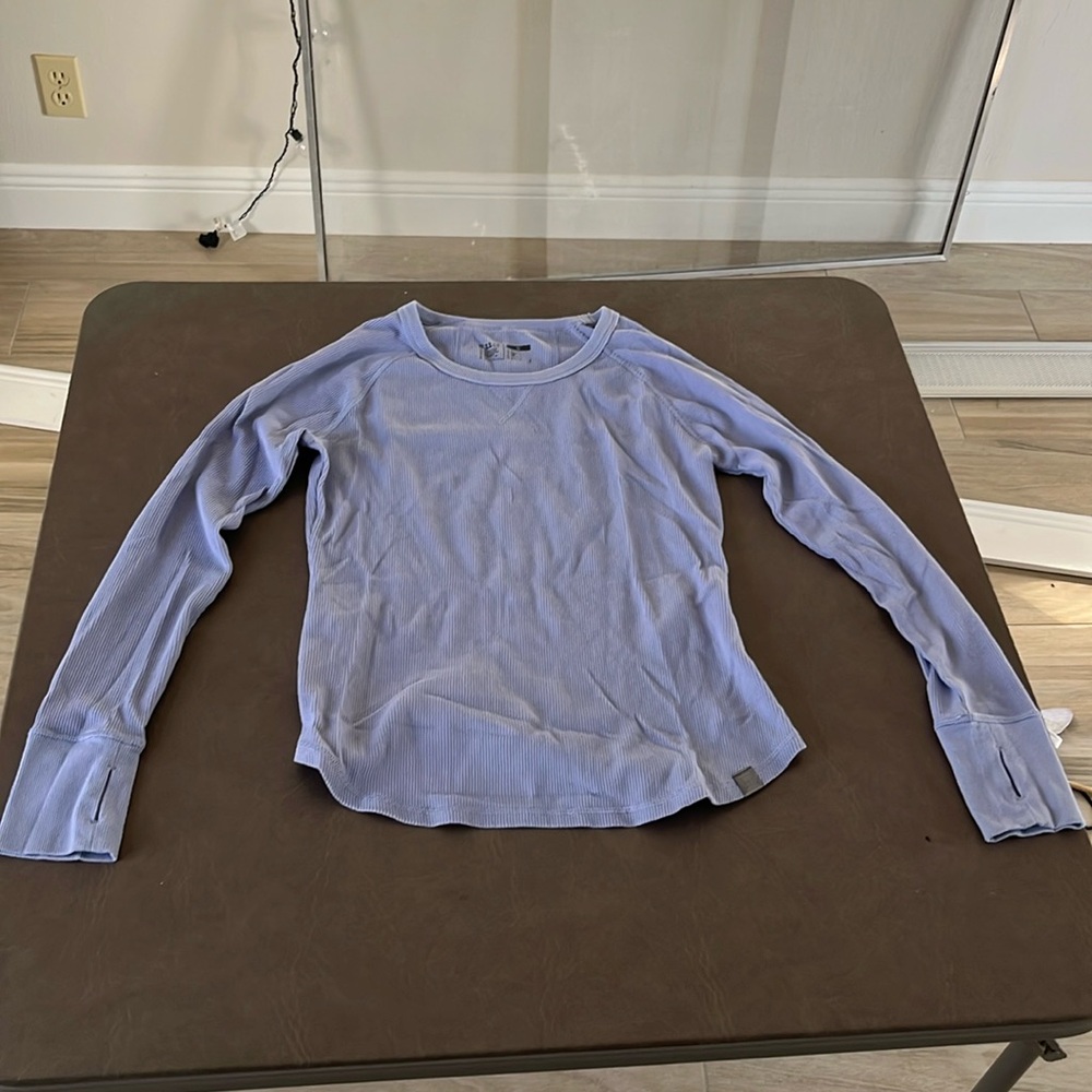 activewear long sleeve shirt